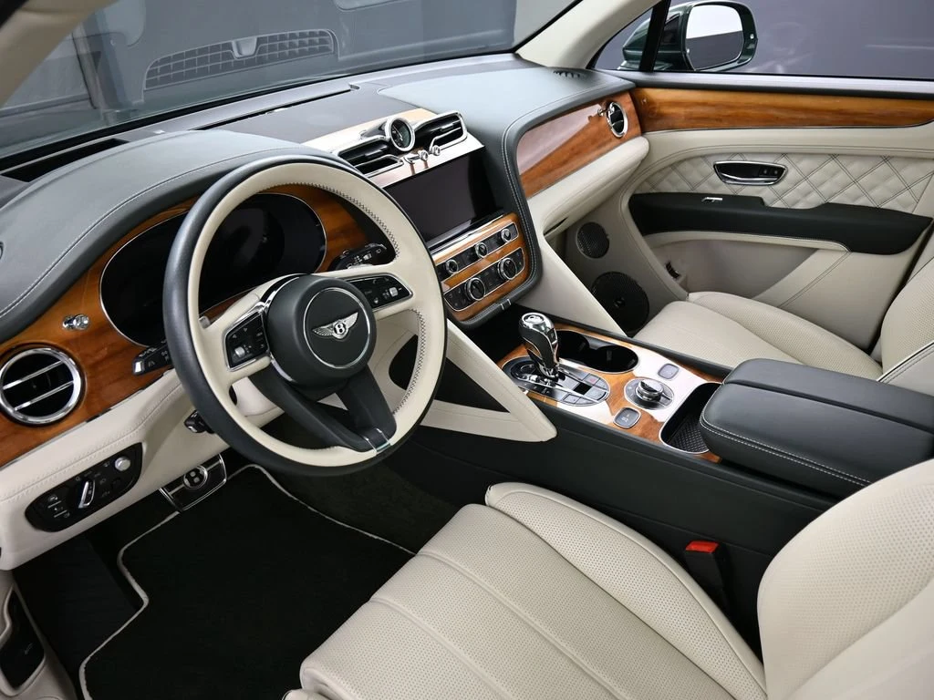 2022 Bentley Bentayga V8 First Edition interior, Linen