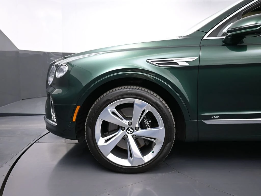 2022 Bentley Bentayga V8 First Edition for sale, exterior, Green