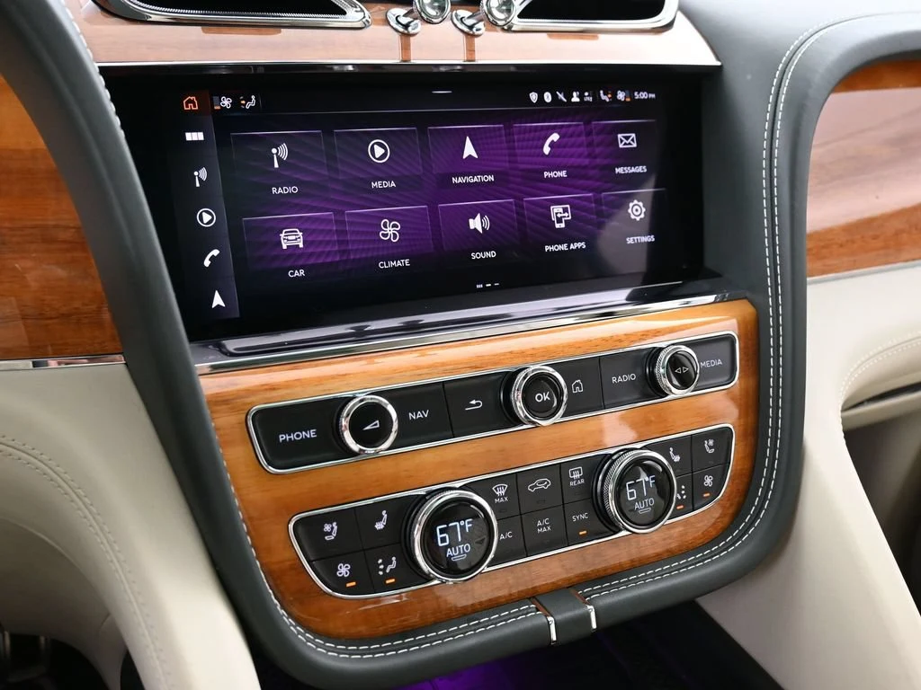 2022 Bentley Bentayga V8 First Edition interior, Linen