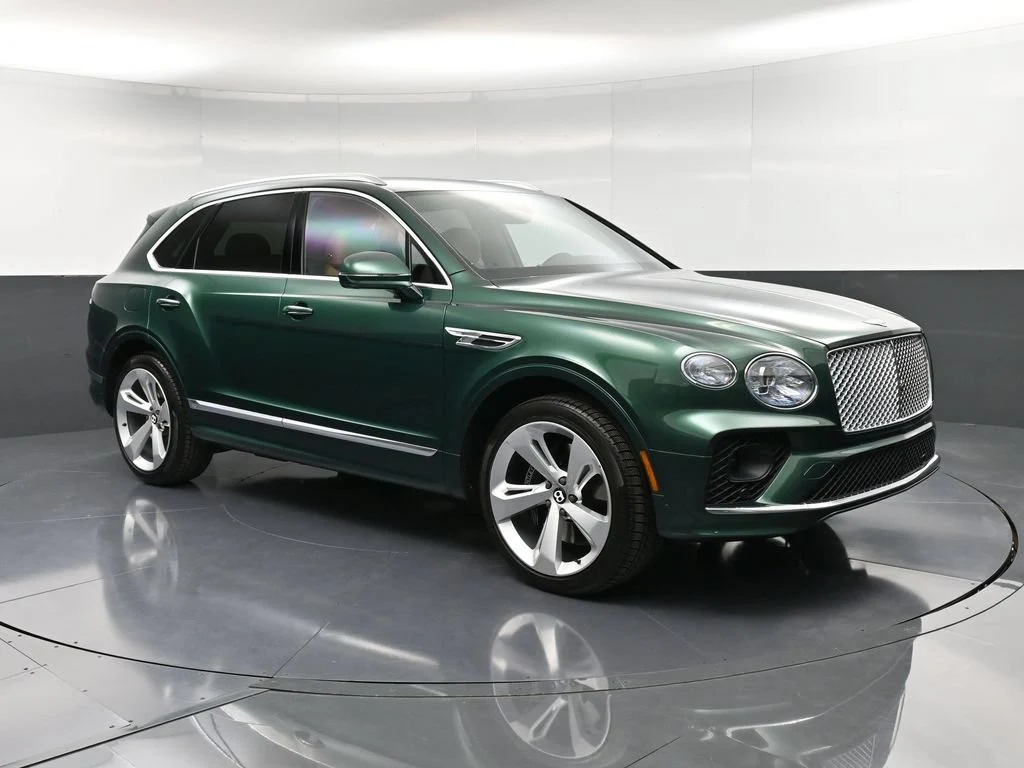 2023 Bentley Bentayga V8 for sale, front three-quarter view, Green