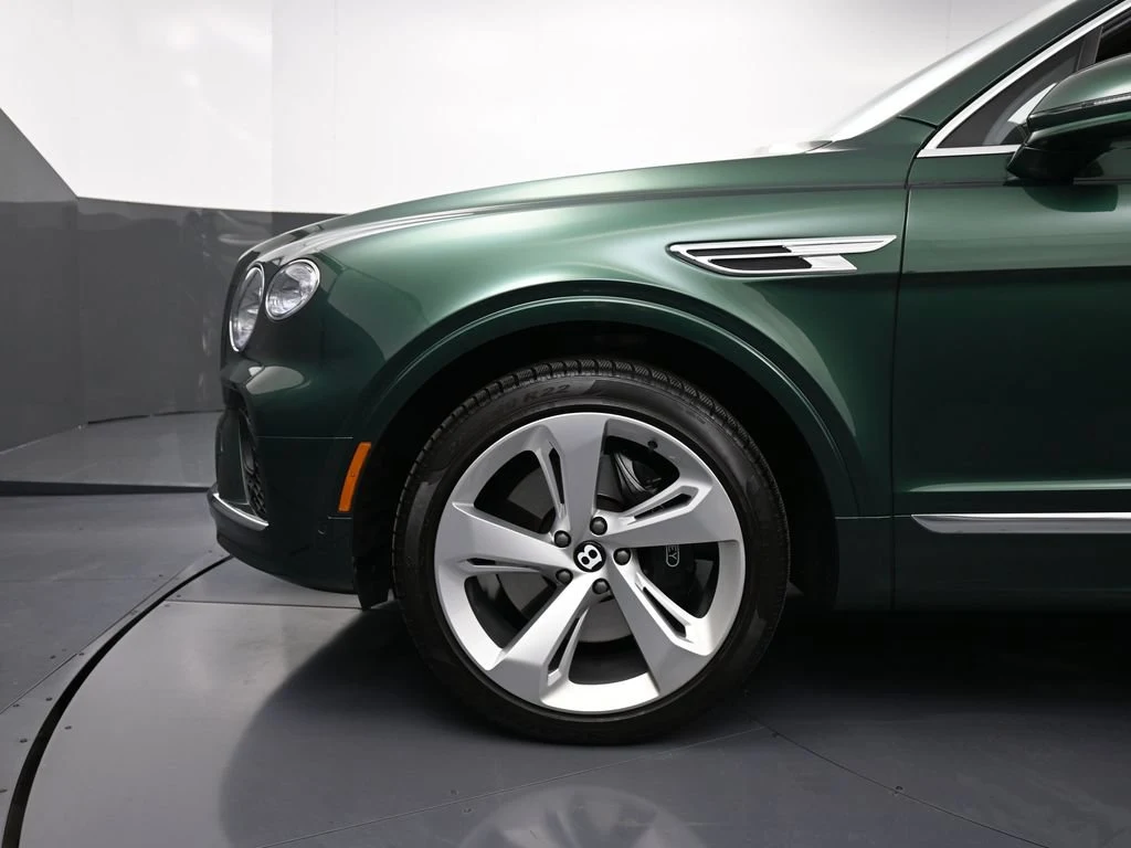 2023 Bentley Bentayga V8 for sale, exterior, Green
