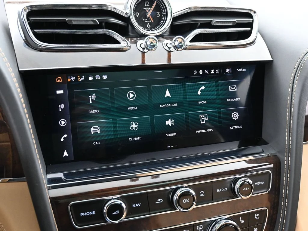 2023 Bentley Bentayga V8 interior, dashboard, Camel