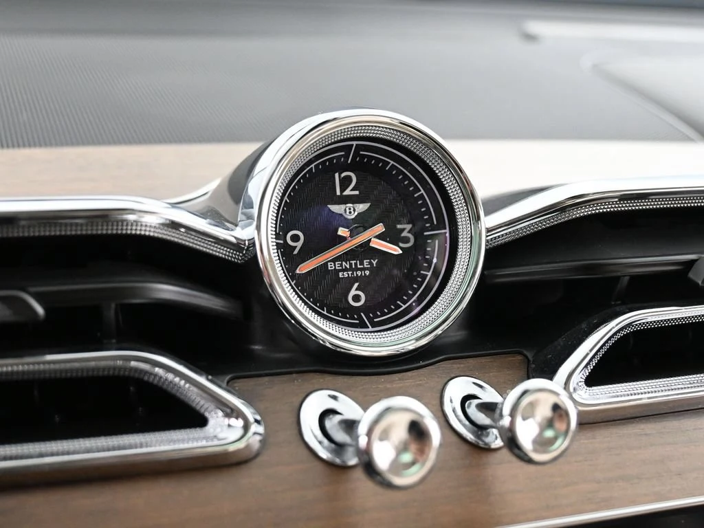 2024 Bentley Bentayga Azure interior, Linen