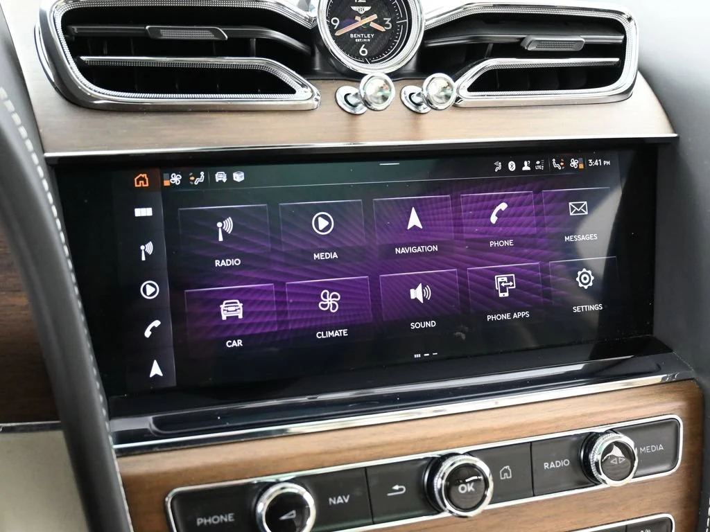 2024 Bentley Bentayga Azure interior, Linen