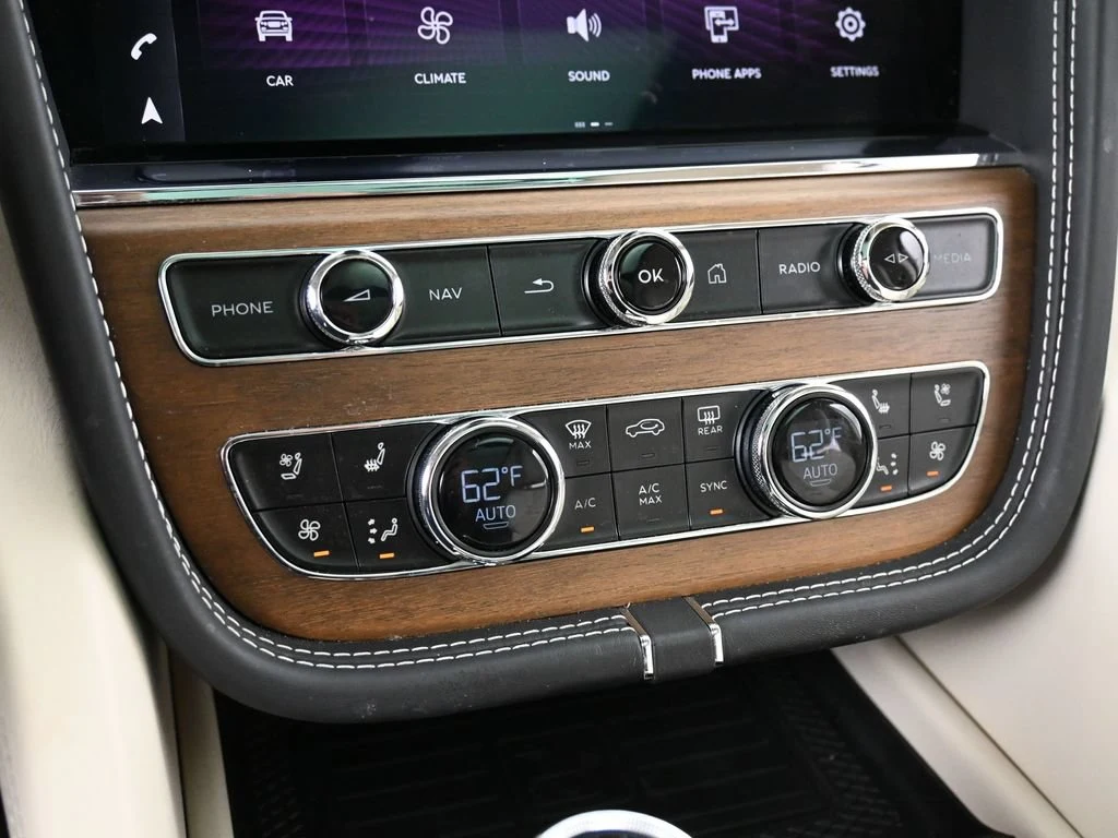 2024 Bentley Bentayga Azure interior, Linen