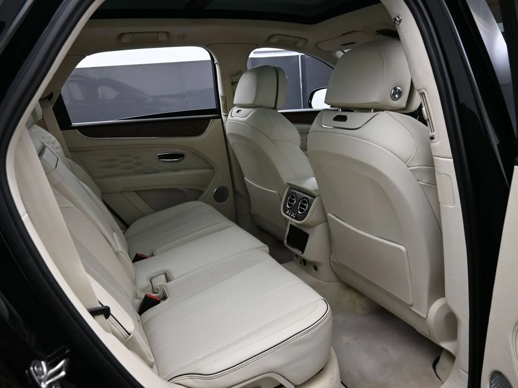 2024 Bentley Bentayga Azure interior, seats, Linen