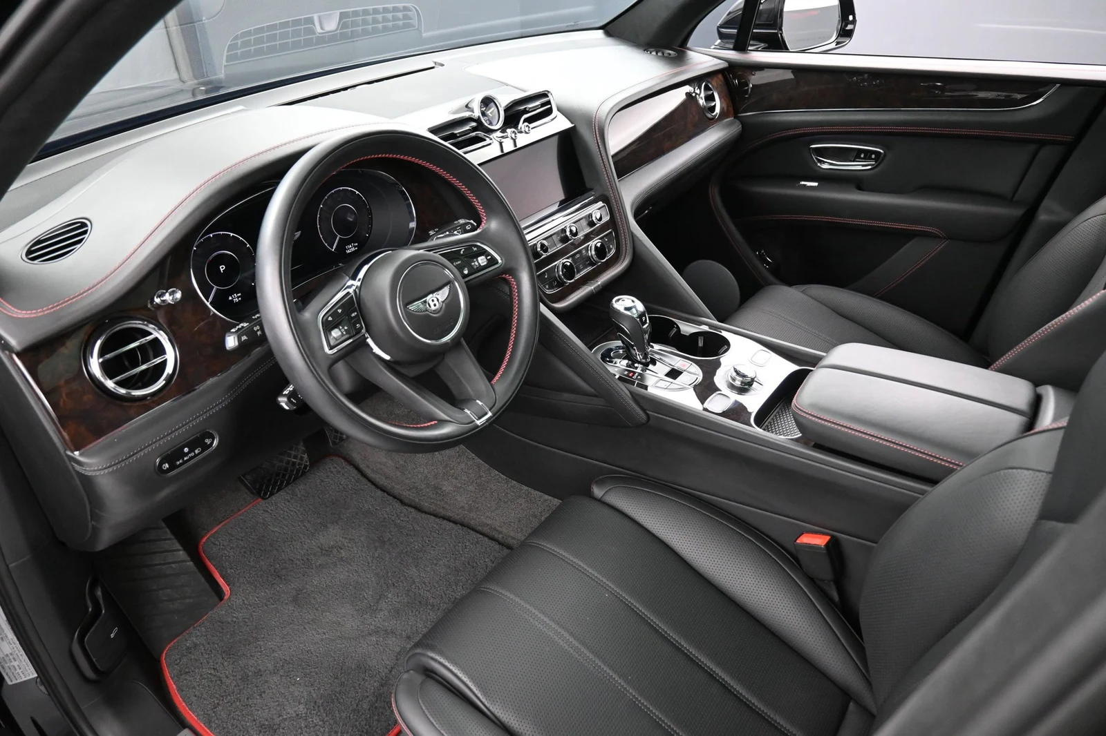 2024 Bentley Bentayga V8 interior