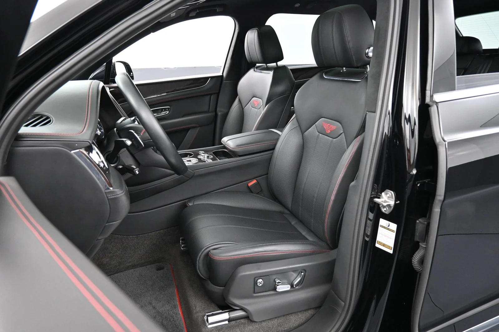 2024 Bentley Bentayga V8 interior, seats