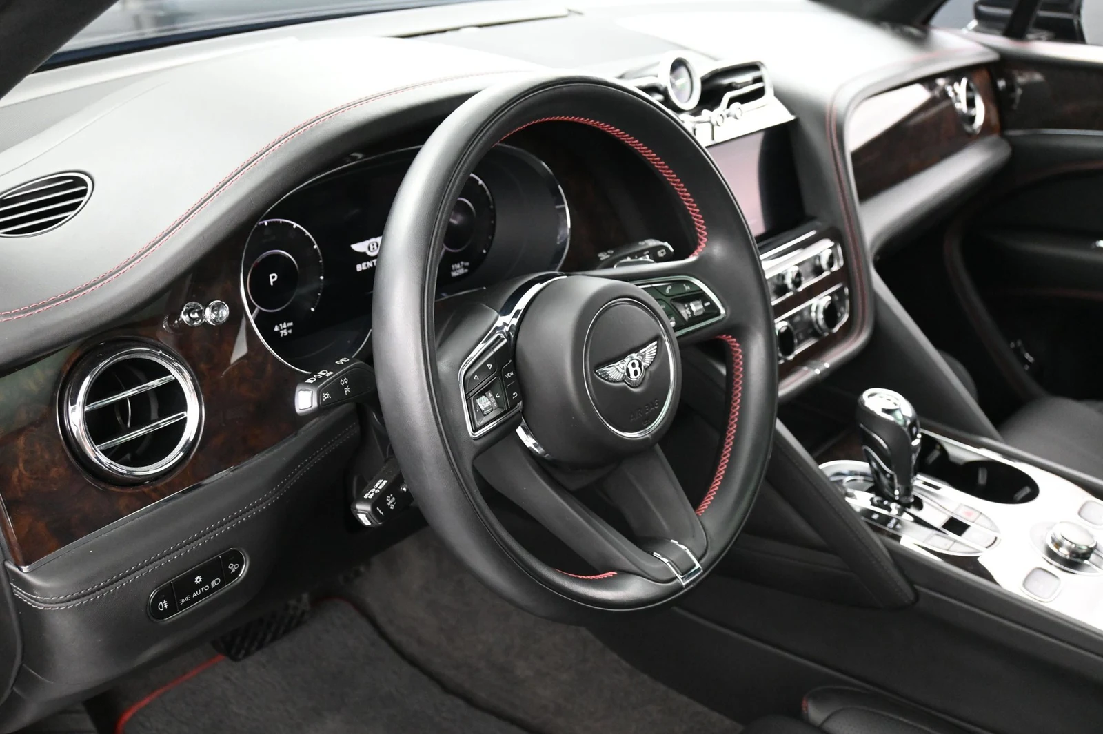 2024 Bentley Bentayga V8 interior