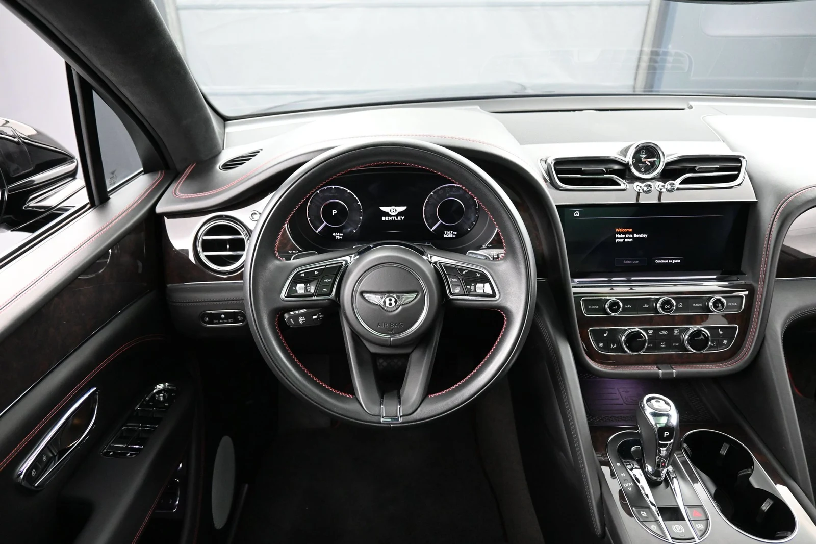 2024 Bentley Bentayga V8 interior, dashboard