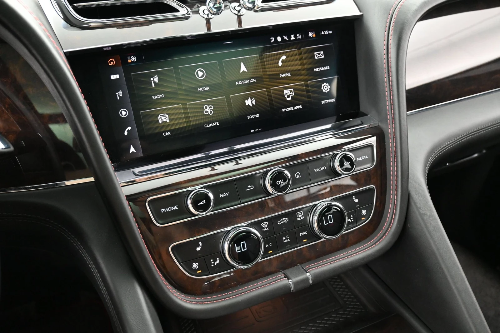 2024 Bentley Bentayga V8 interior