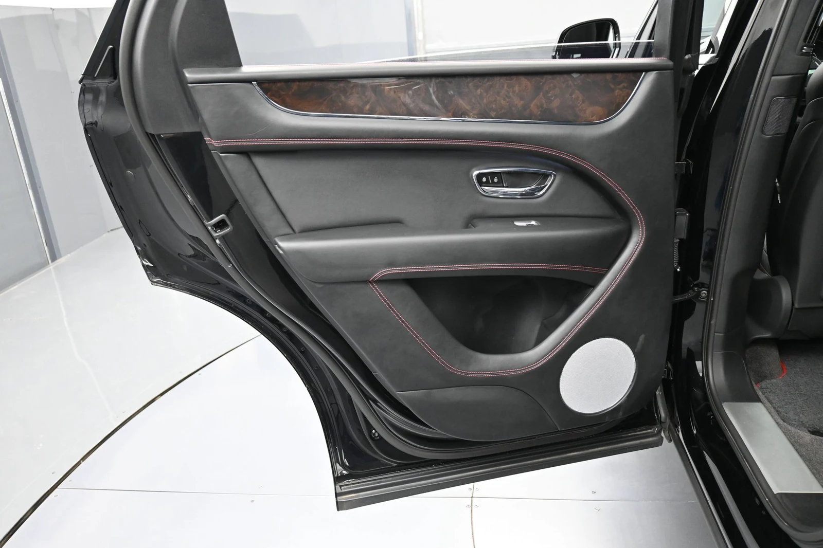 2024 Bentley Bentayga V8 interior, door panel