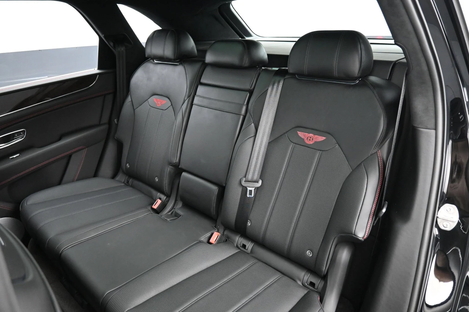 2024 Bentley Bentayga V8 interior, seats