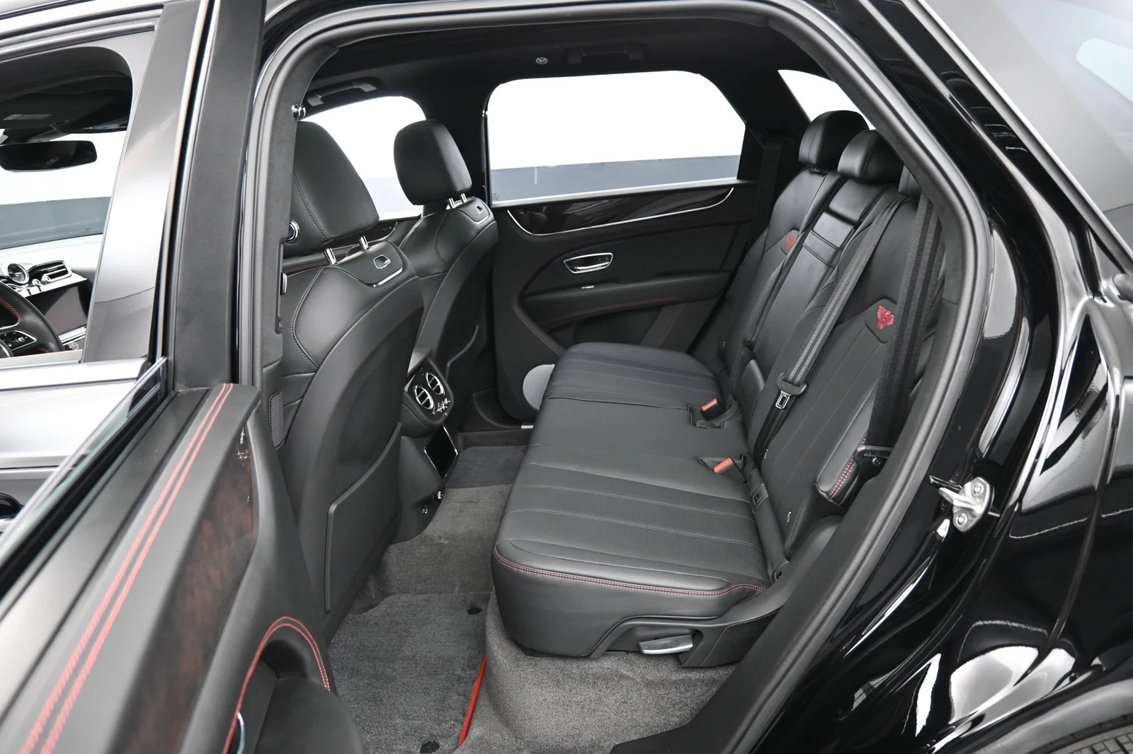 2024 Bentley Bentayga V8 interior, seats