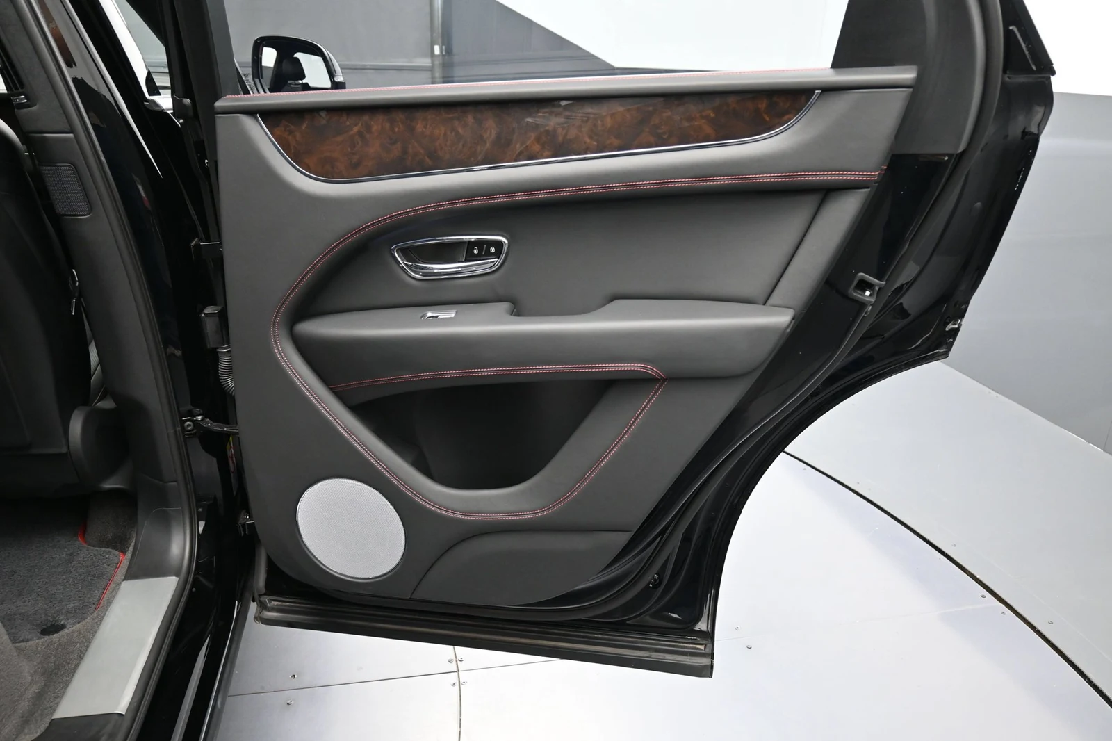 2024 Bentley Bentayga V8 interior, door panel