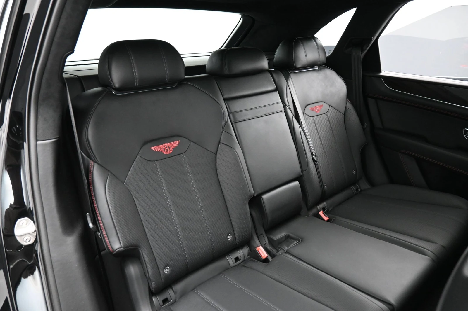 2024 Bentley Bentayga V8 interior, seats