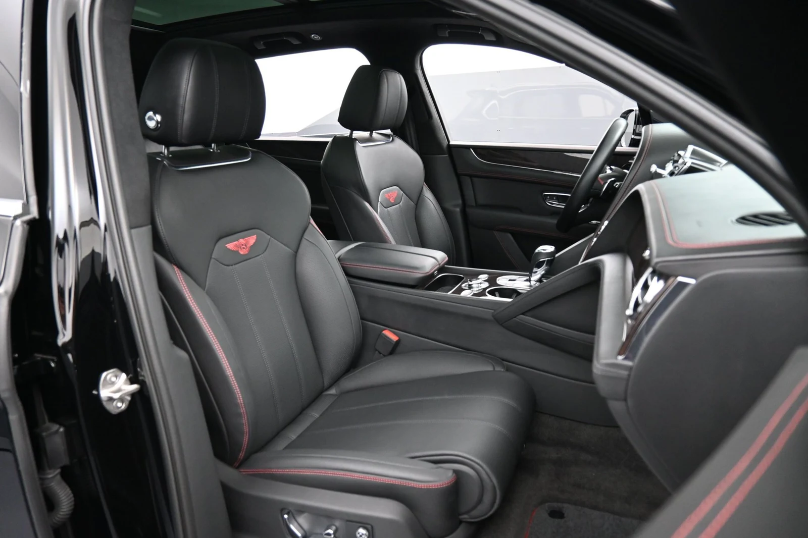 2024 Bentley Bentayga V8 interior, seats