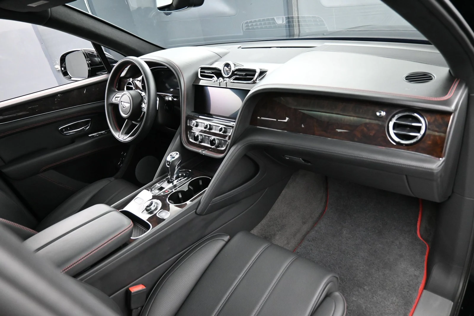 2024 Bentley Bentayga V8 interior