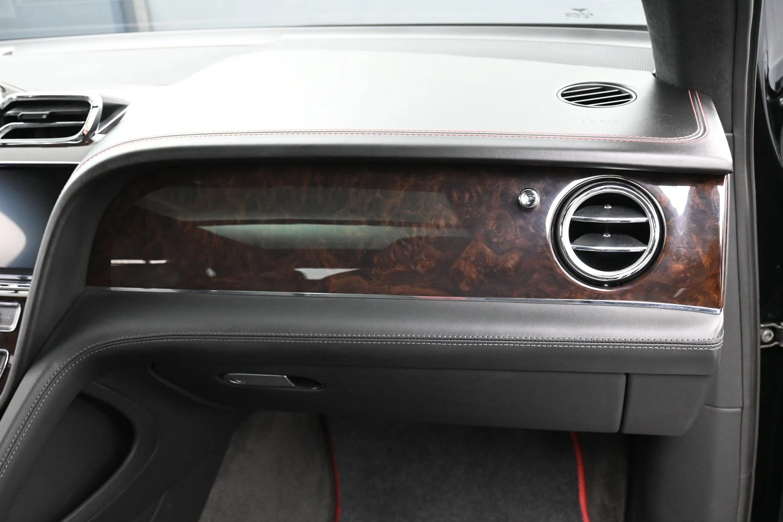 2024 Bentley Bentayga V8 interior, door panel