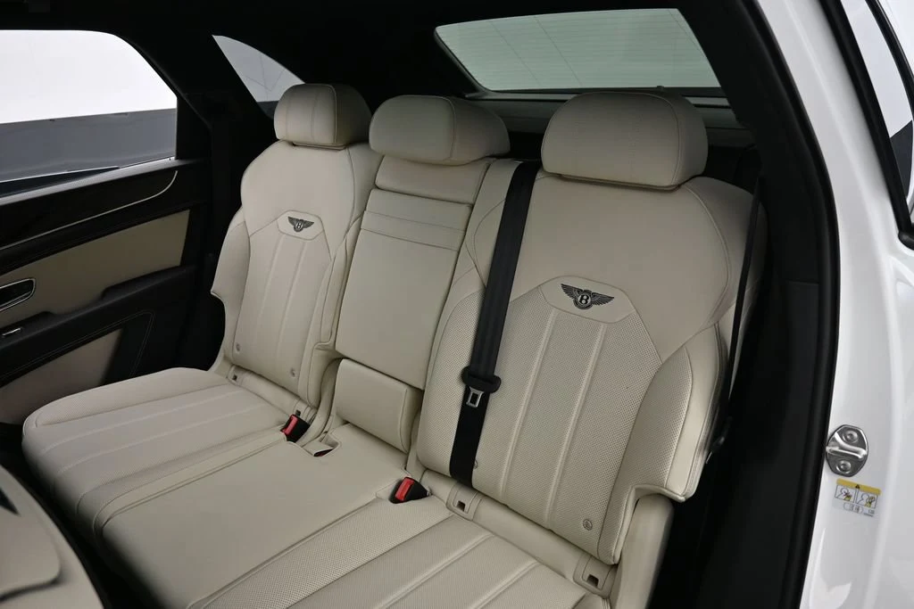 2026 Bentley Bentayga V8 interior, seats, Linen