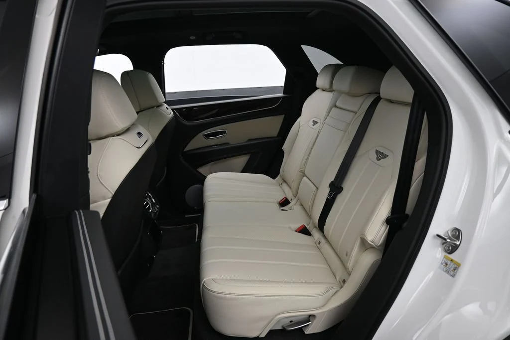 2026 Bentley Bentayga V8 interior, seats, Linen
