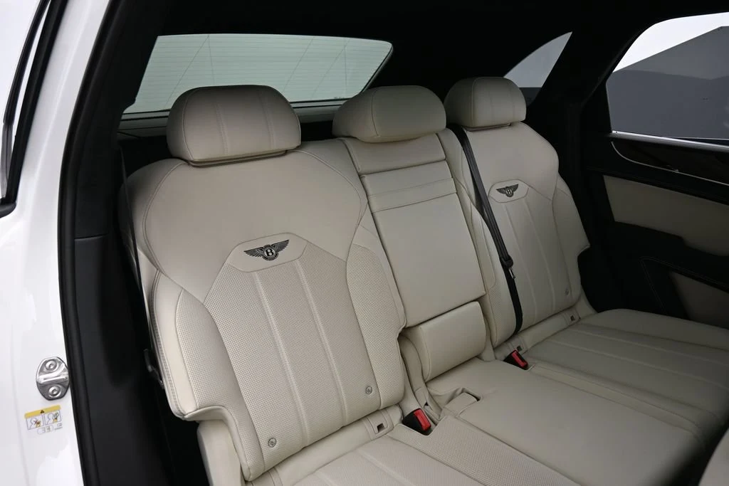 2026 Bentley Bentayga V8 interior, seats, Linen