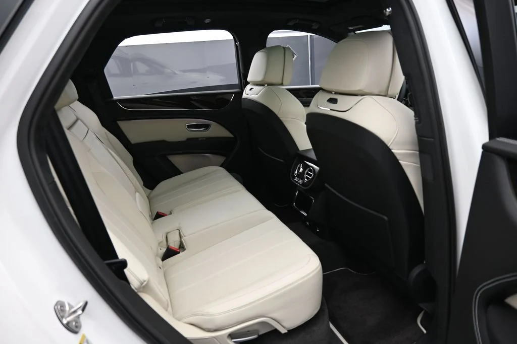 2026 Bentley Bentayga V8 interior, seats, Linen