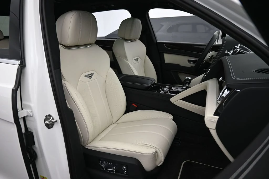 2026 Bentley Bentayga V8 interior, seats, Linen