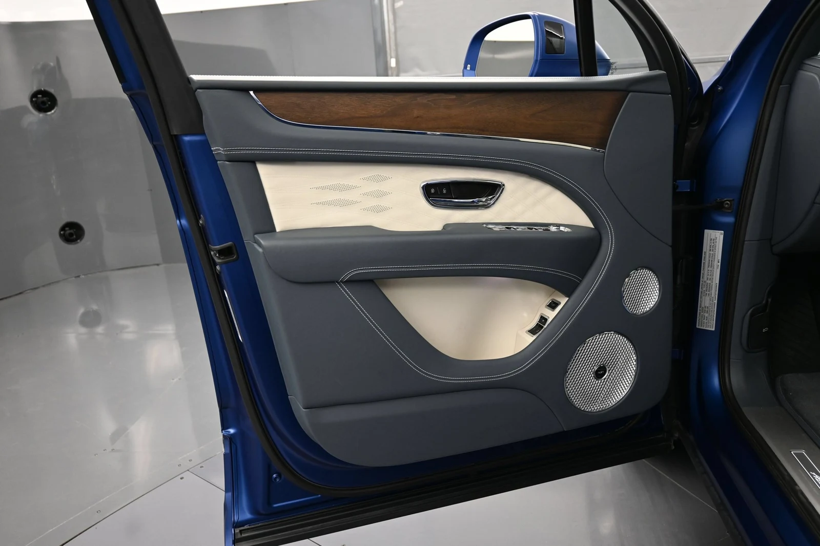 2025 Bentley Bentayga EWB Azure interior, door panel, Linen