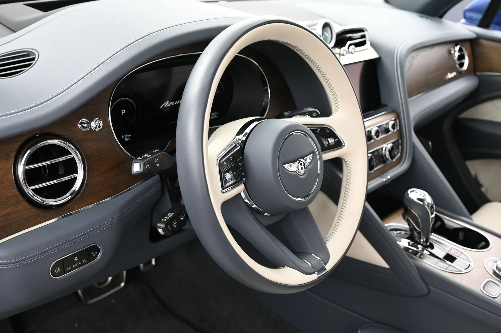 2025 Bentley Bentayga EWB Azure interior, Linen