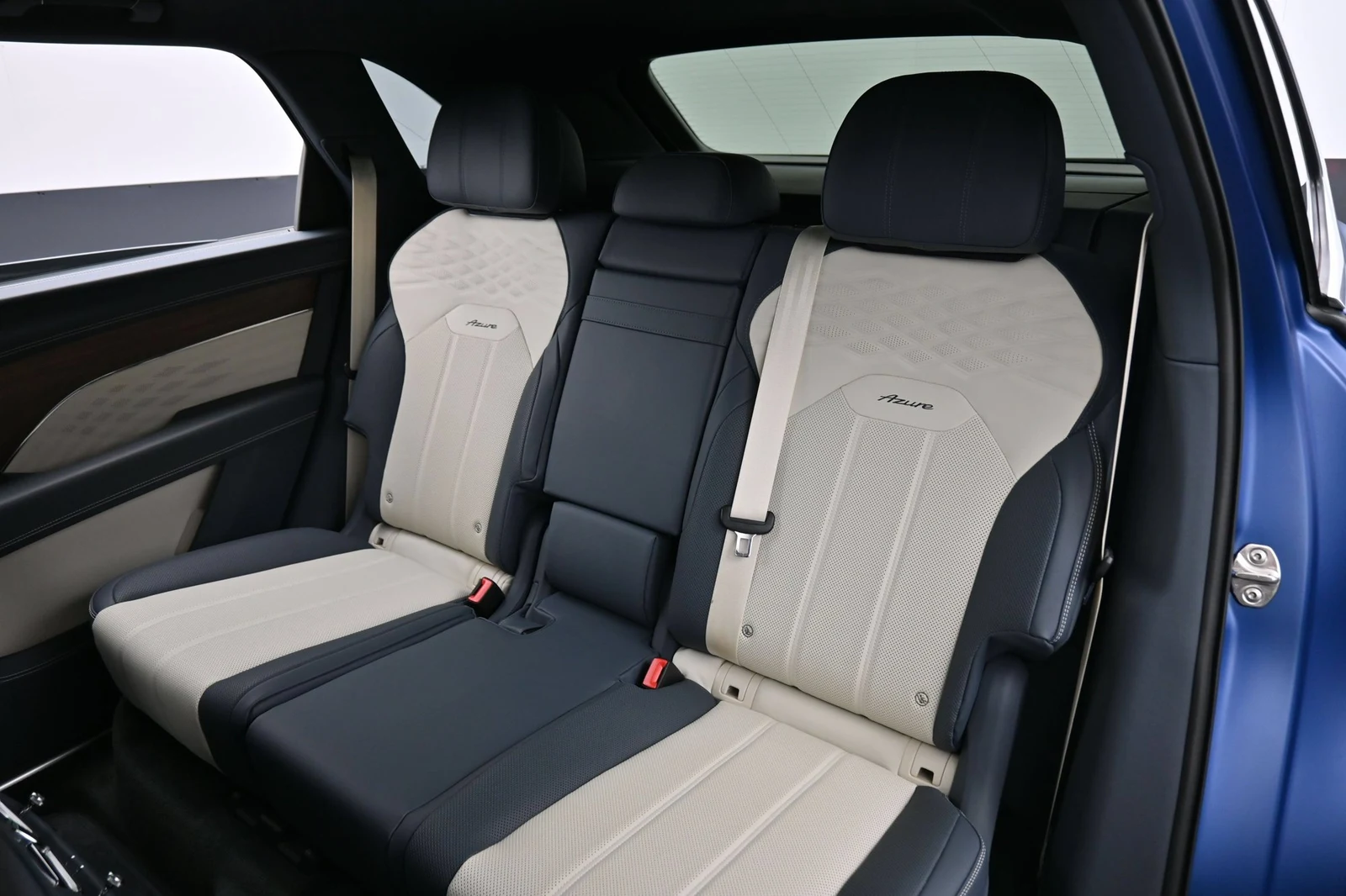2025 Bentley Bentayga EWB Azure interior, seats, Linen