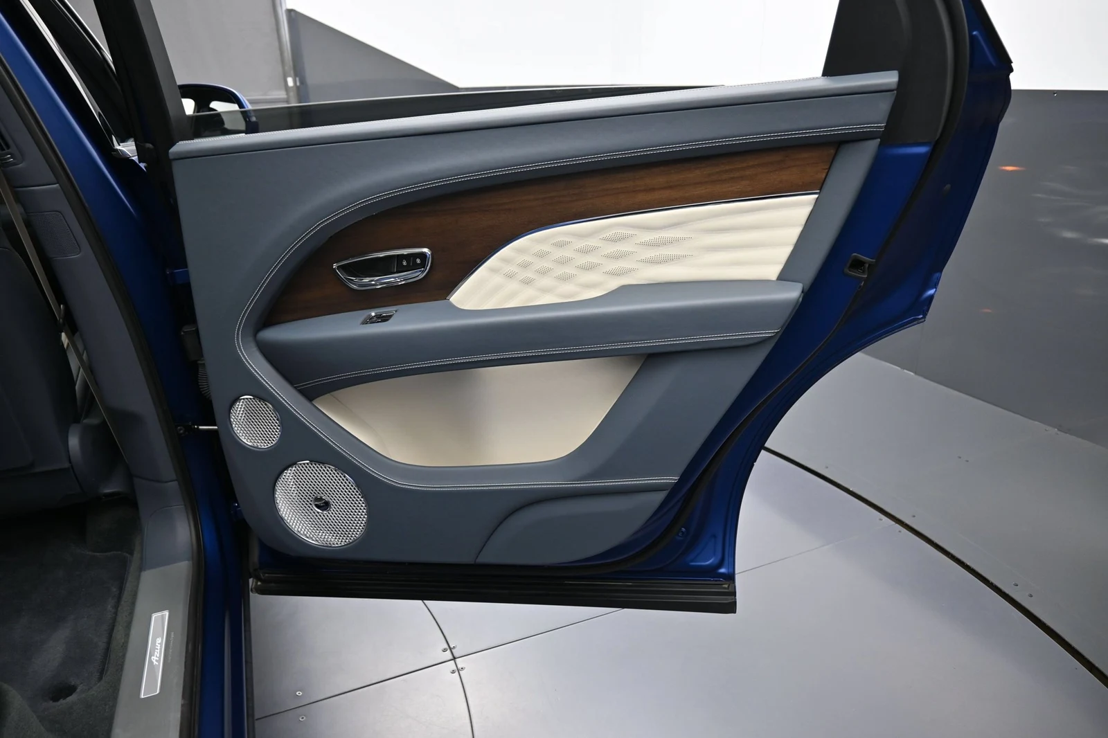 2025 Bentley Bentayga EWB Azure interior, door panel, Linen