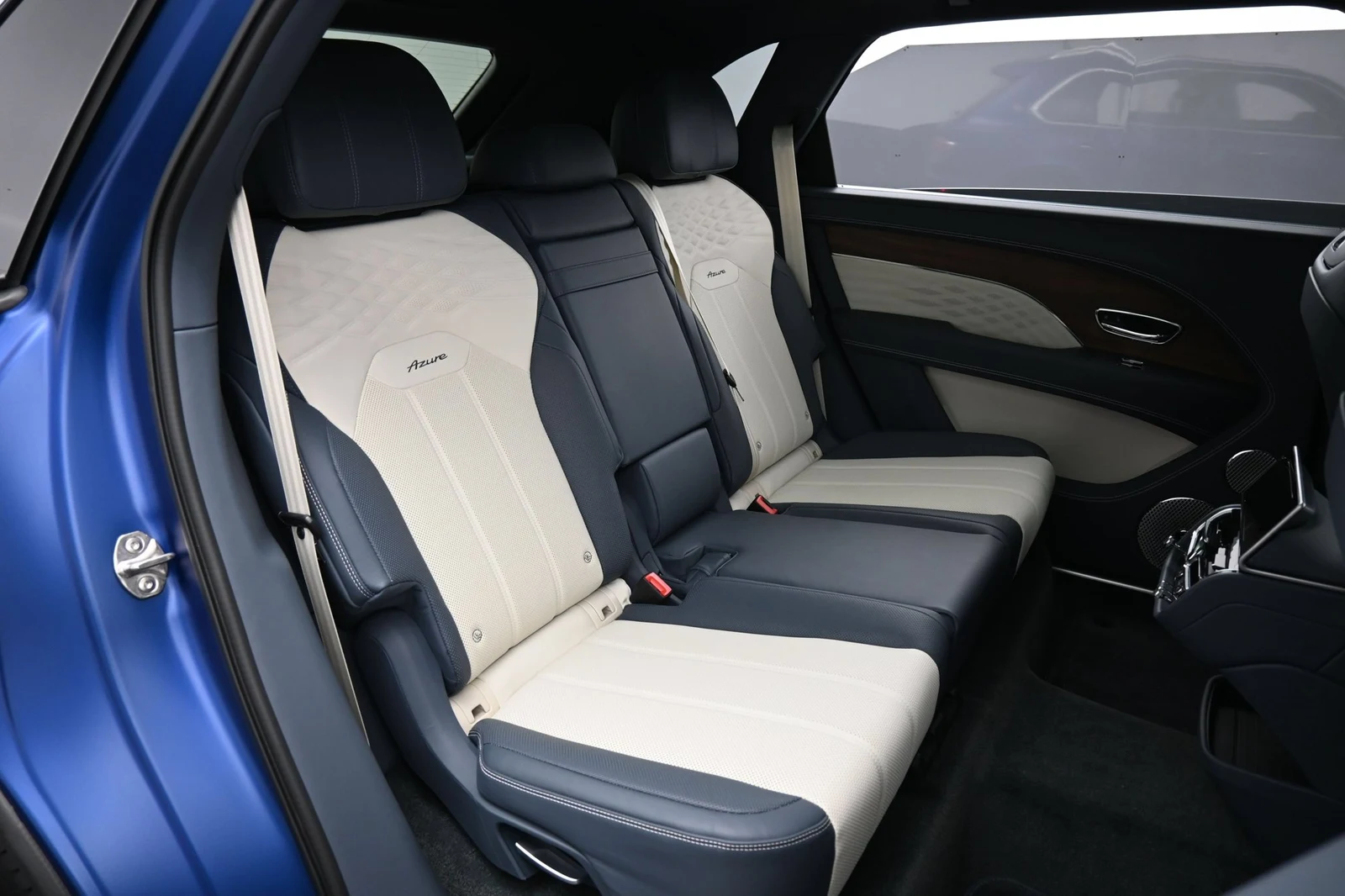 2025 Bentley Bentayga EWB Azure interior, seats, Linen