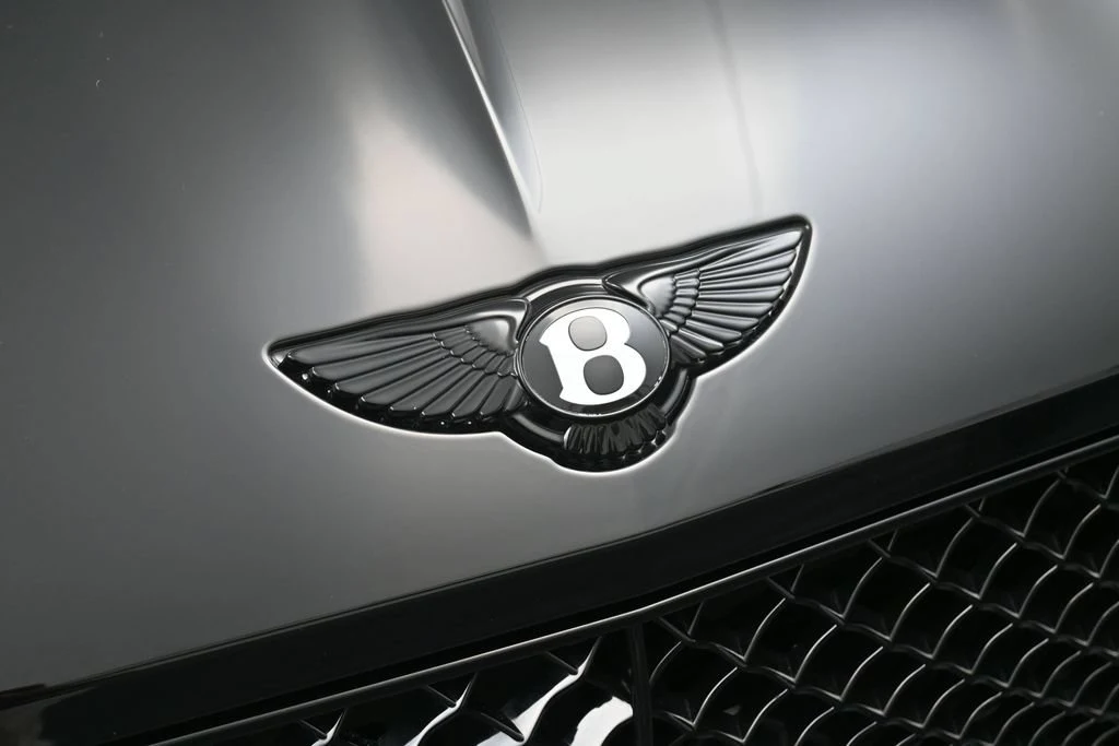 2022 Bentley Continental GTC V8, detail