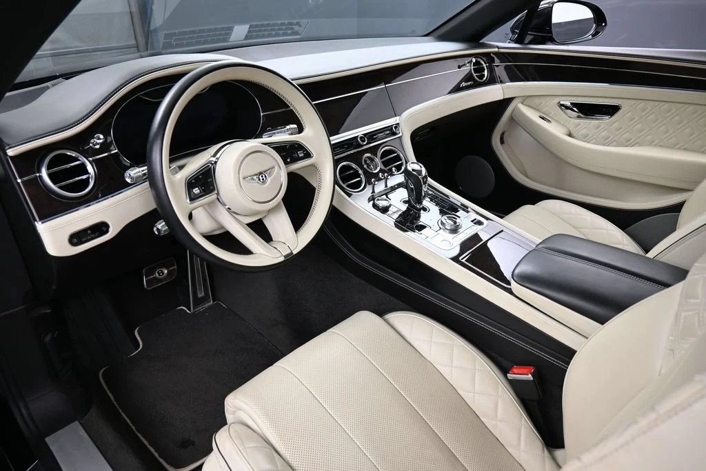 2023 Bentley Continental GTC V8 interior