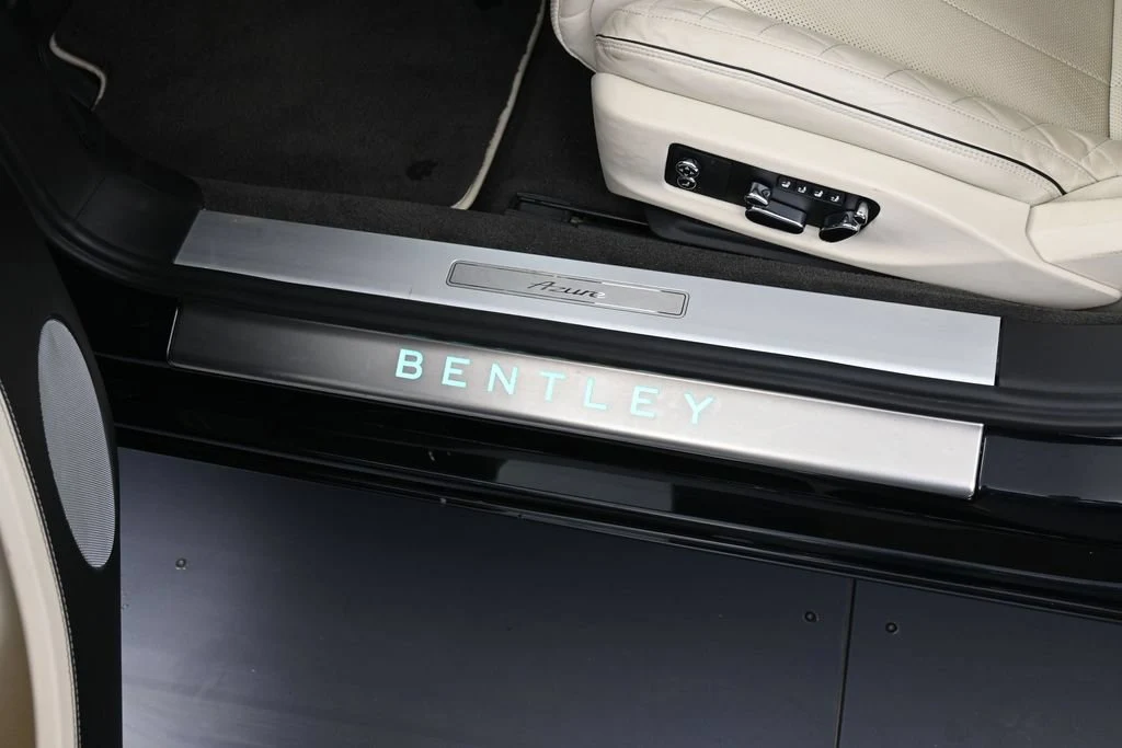 2023 Bentley Continental GTC V8 interior, door sill