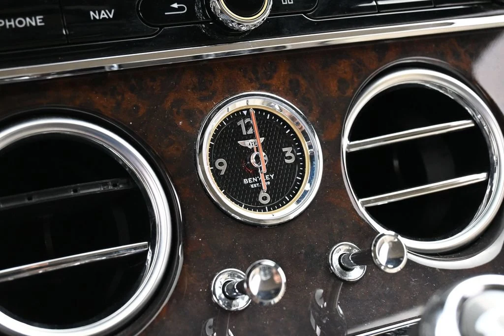 2023 Bentley Continental GTC V8 interior