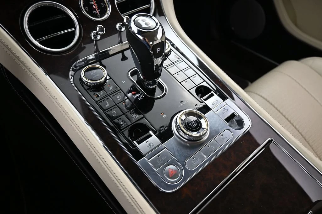 2023 Bentley Continental GTC V8 interior, center console