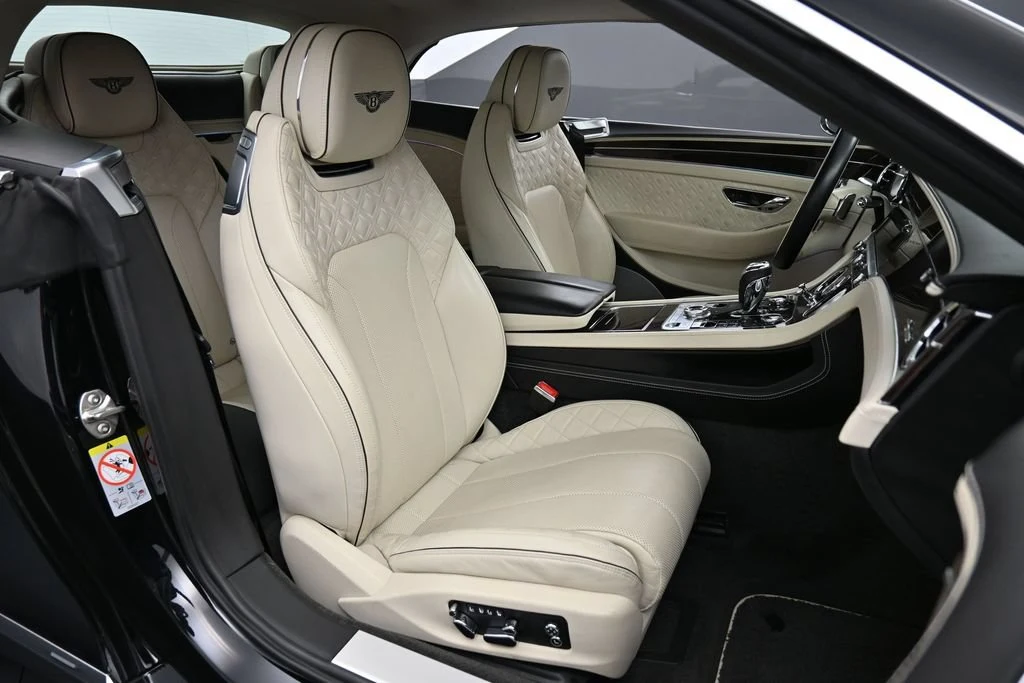 2023 Bentley Continental GTC V8 interior, seats