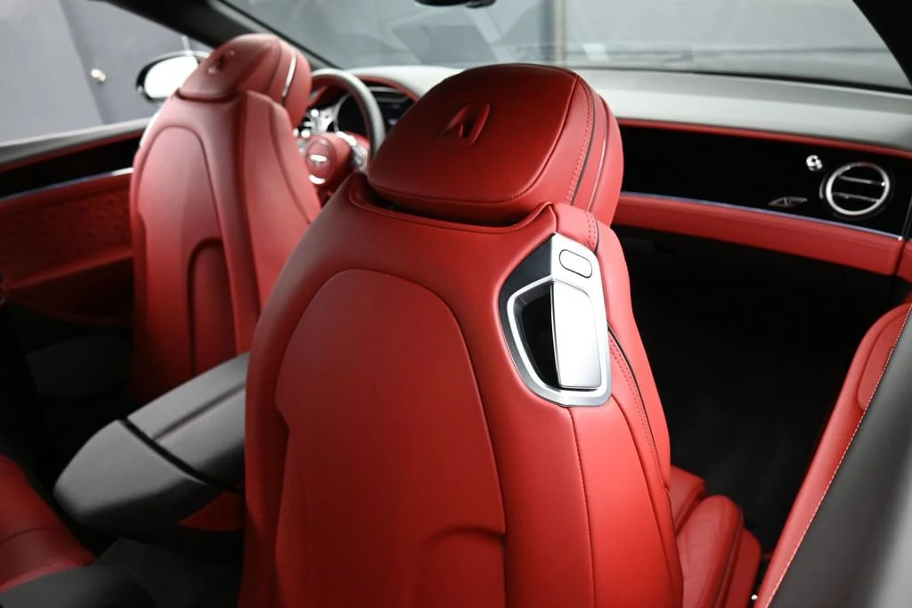 2023 Bentley Continental GTC V8 interior