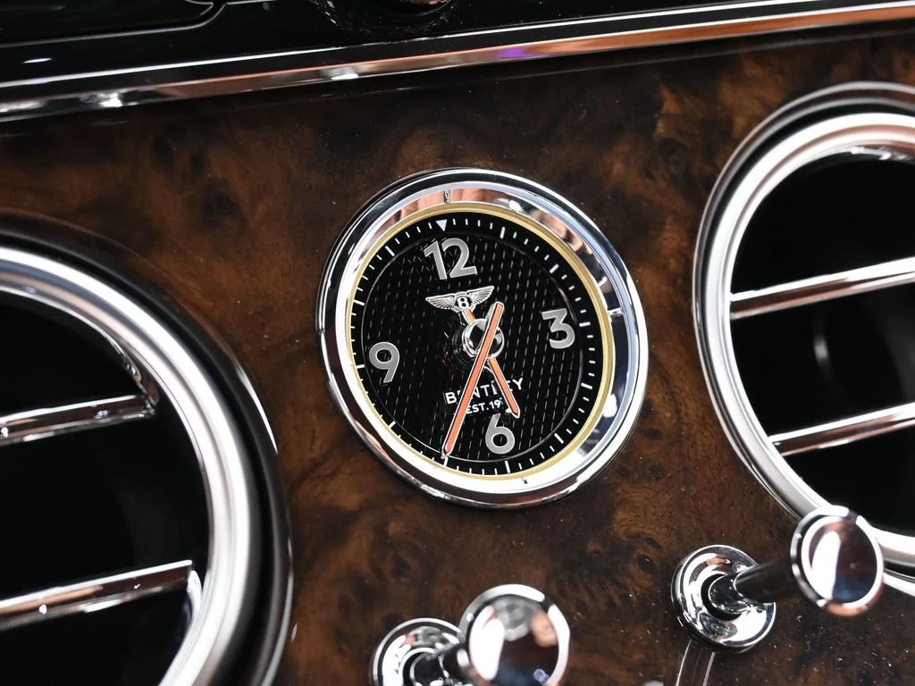 2026 Bentley Continental GTC interior, Saddle