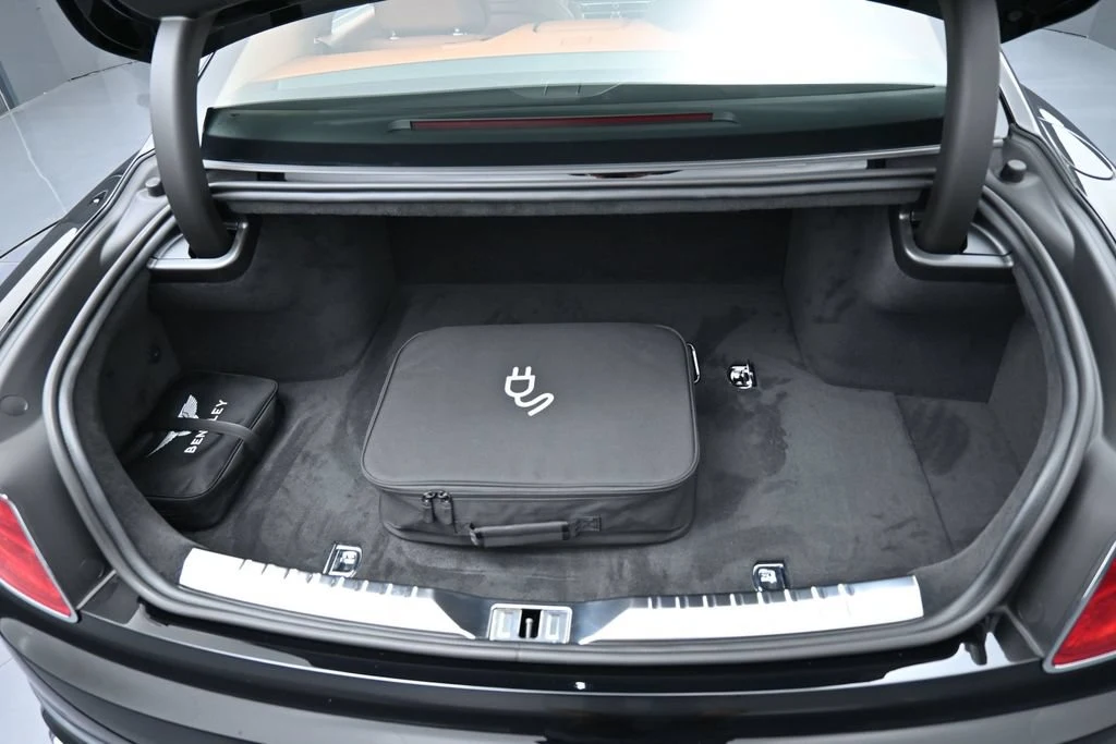 2026 Bentley Flying Spur trunk