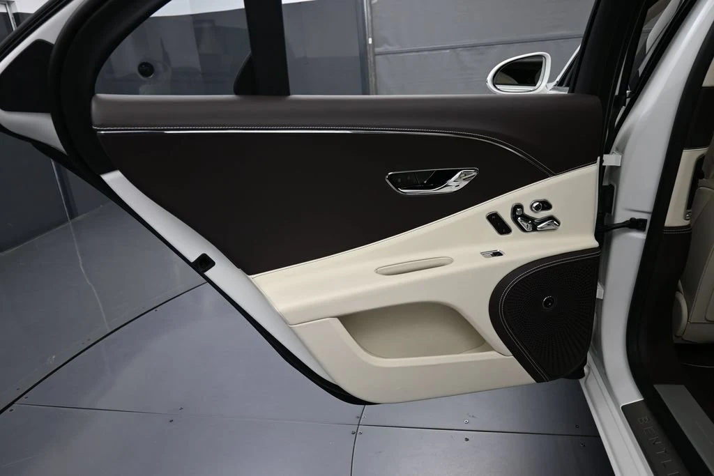 2026 Bentley Flying Spur interior, door panel, Linen