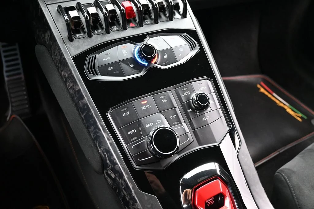 2018 Lamborghini Huracán Performante interior, center console, Arancio Leonis/Nero Ade