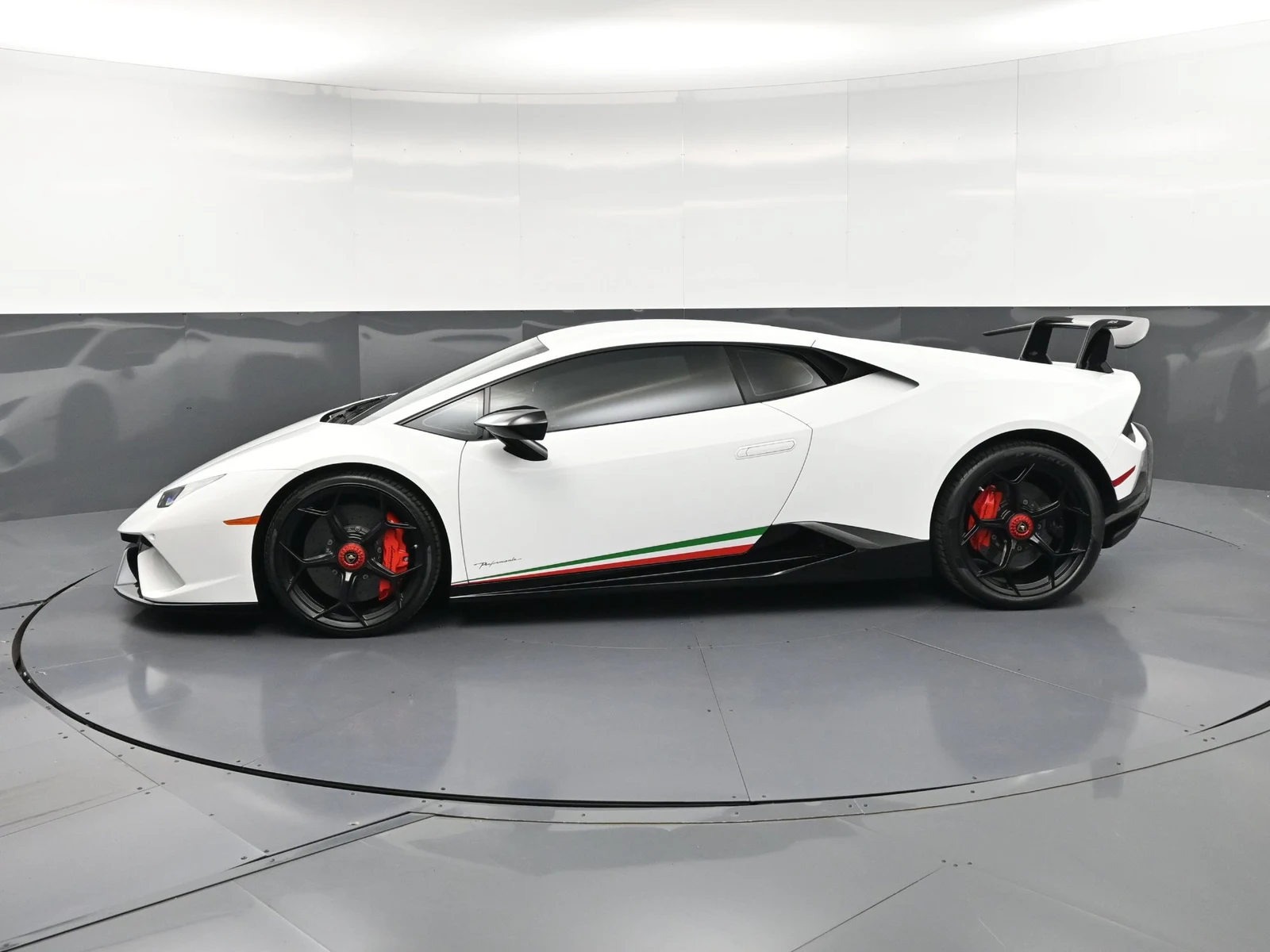 2018 Lamborghini Huracán Performante for sale, exterior, White