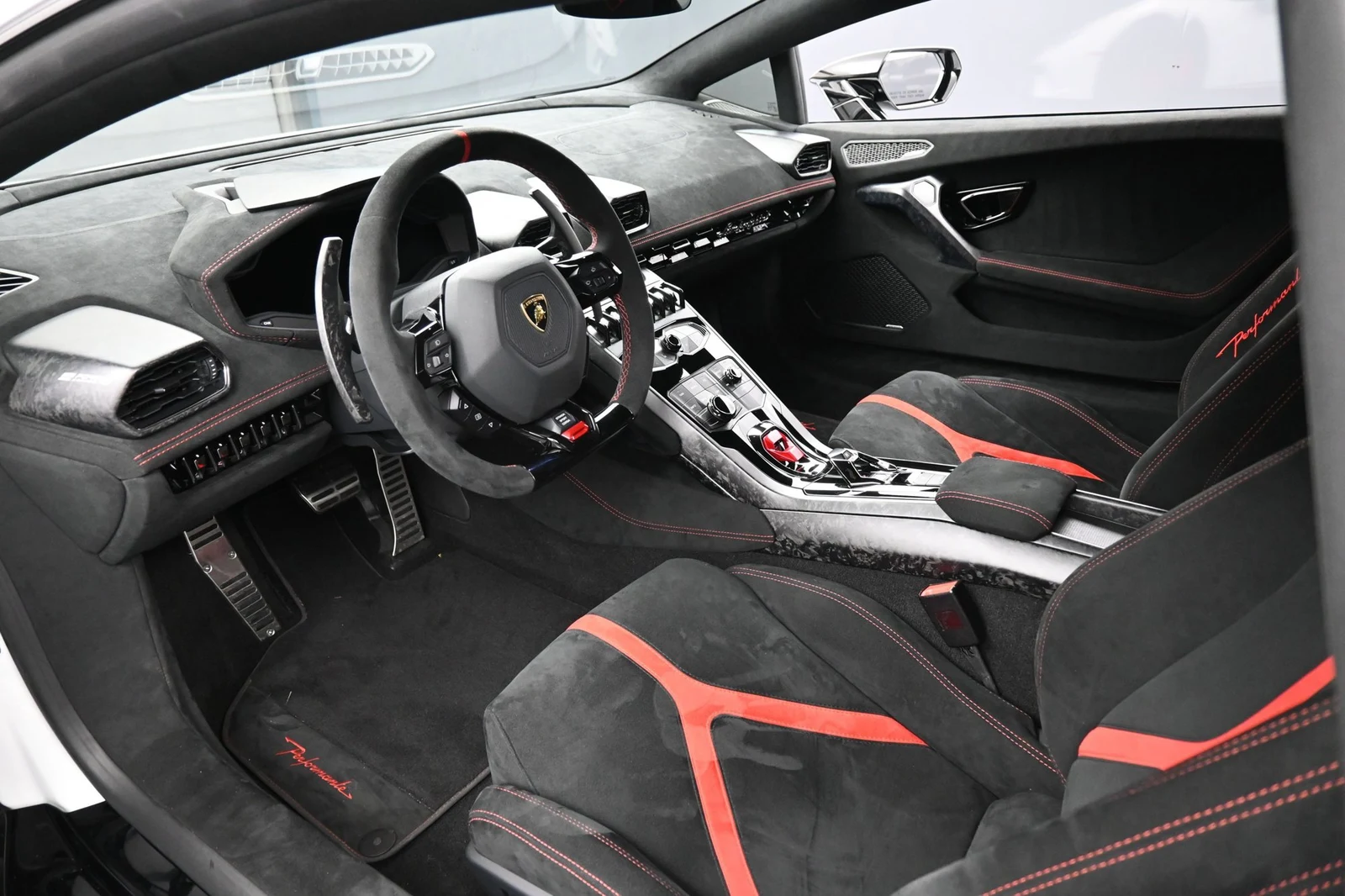 2018 Lamborghini Huracán Performante interior, dashboard, Nero Cosmus