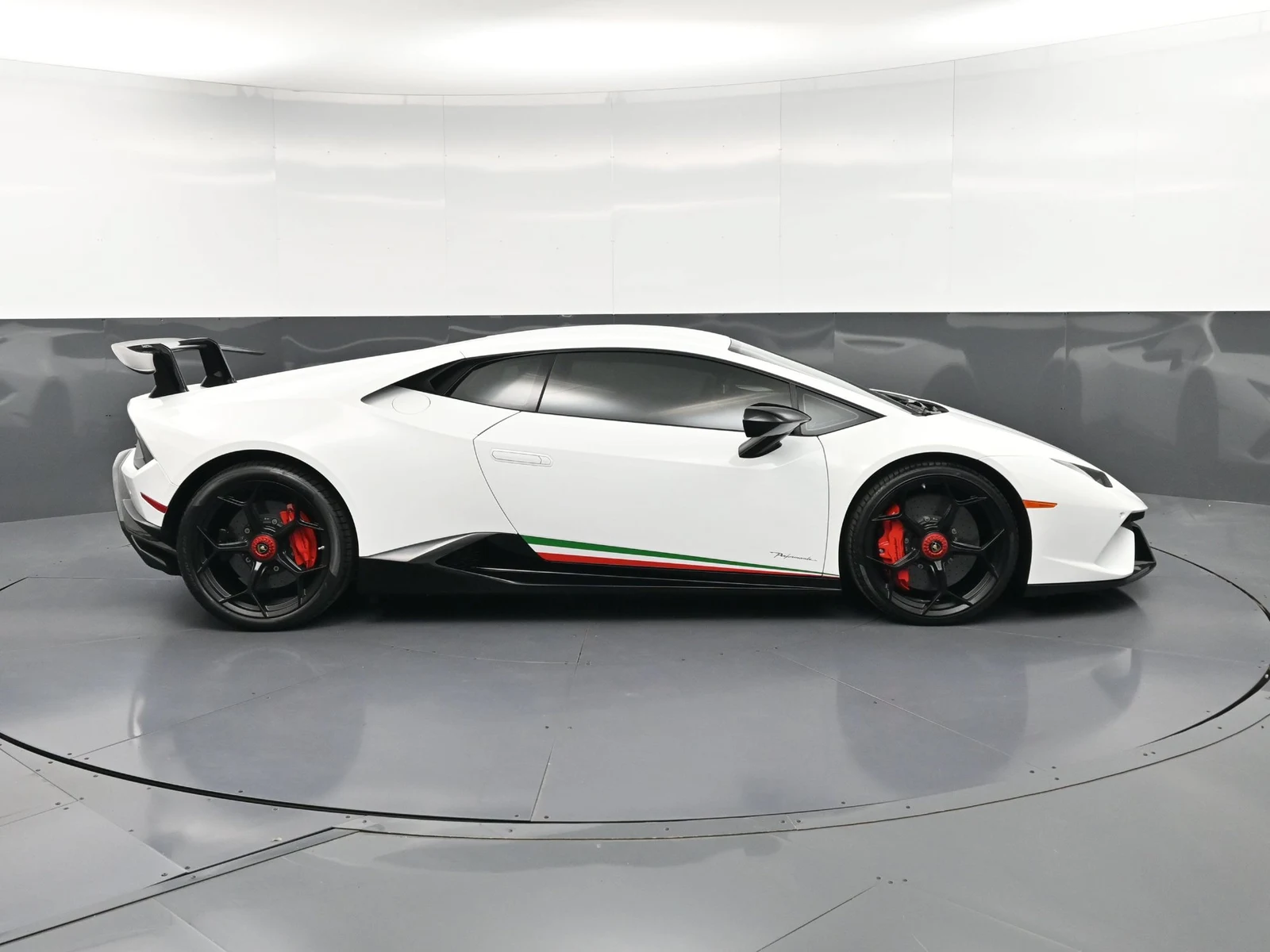 2018 Lamborghini Huracán Performante for sale, exterior, White