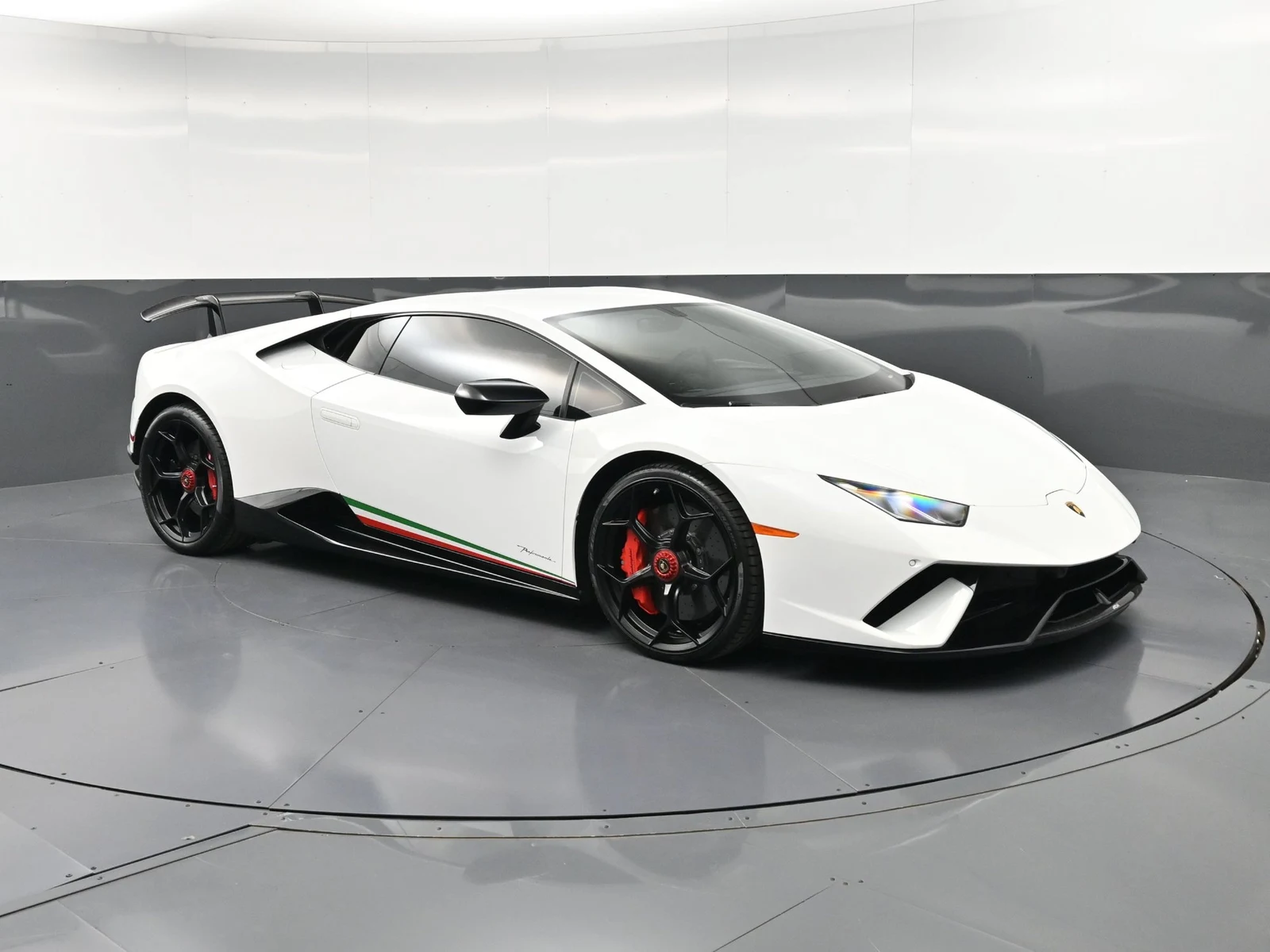 2018 Lamborghini Huracán Performante for sale, exterior, White