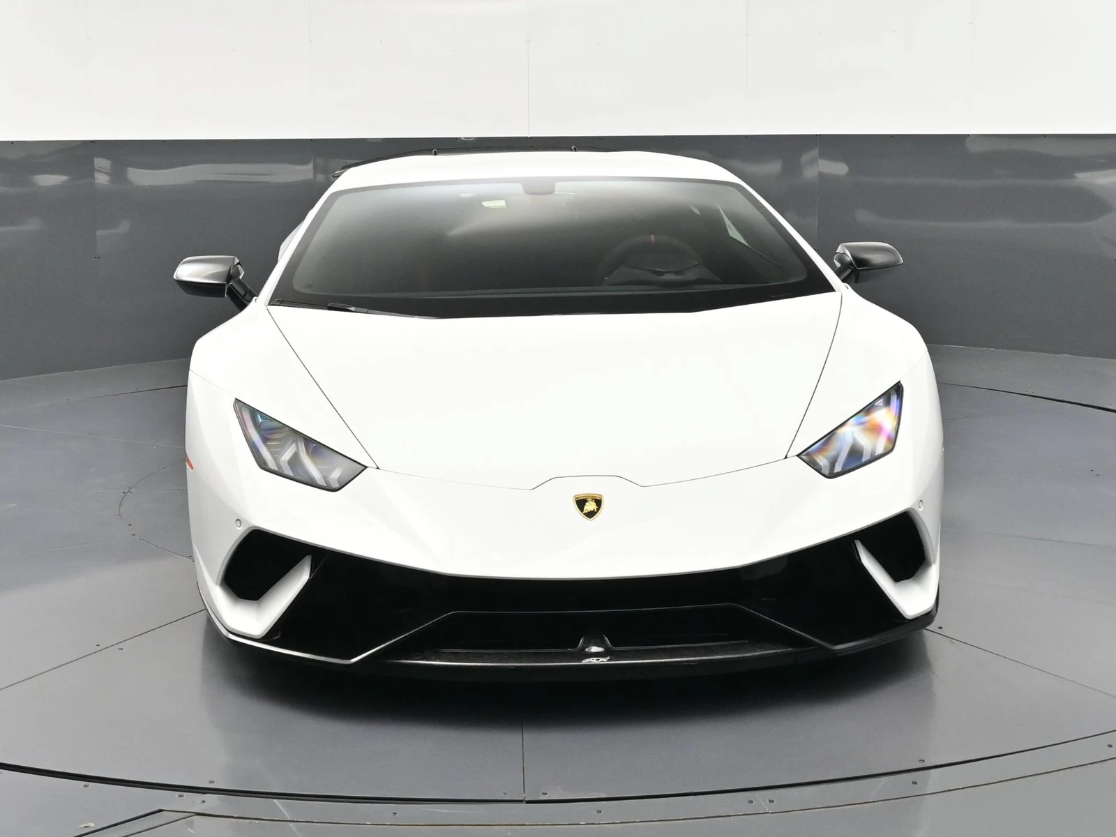 2018 Lamborghini Huracán Performante for sale, front three-quarter view, White