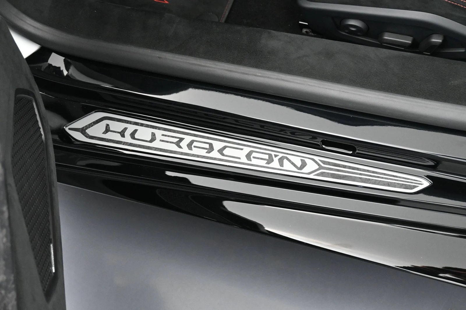 2018 Lamborghini Huracán Performante interior, door sill, Nero Cosmus